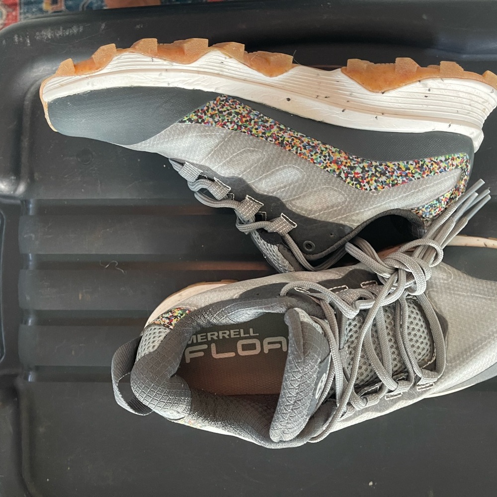 Men's Gray Athletic Shoes